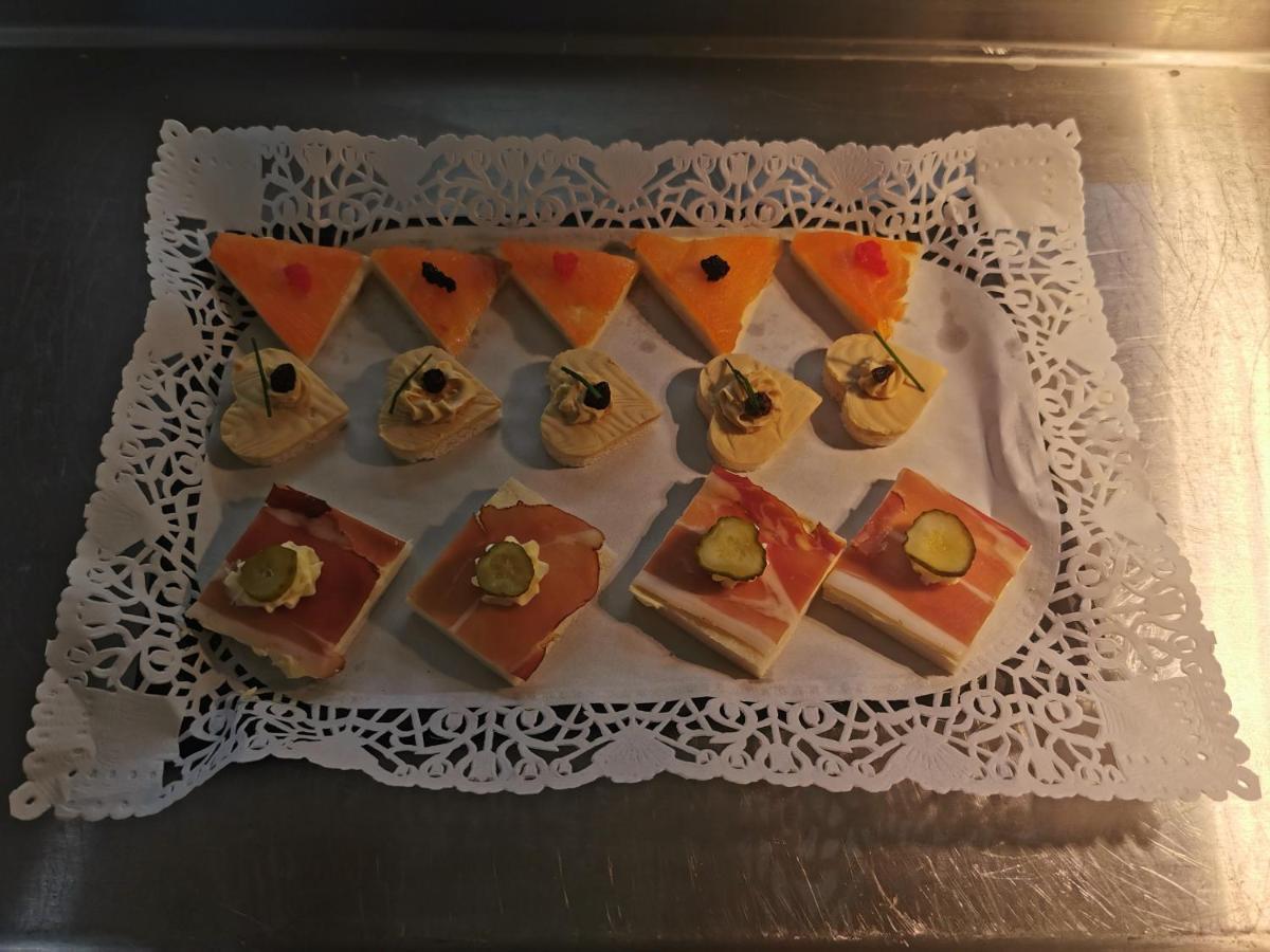 Le P'Tit Bouchon Hotel Rambervillers Екстериор снимка